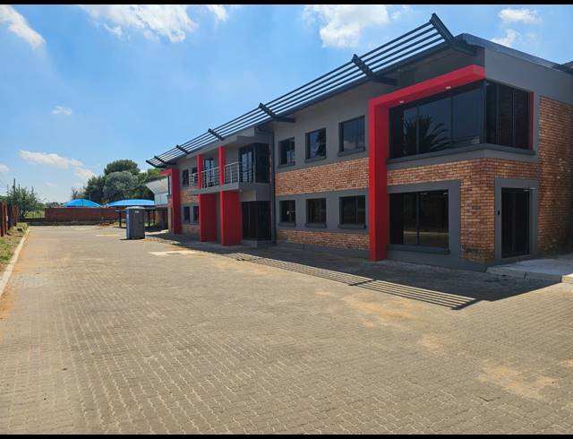 3,000M² WAREHOUSE FOR SALE IN VULCANIA